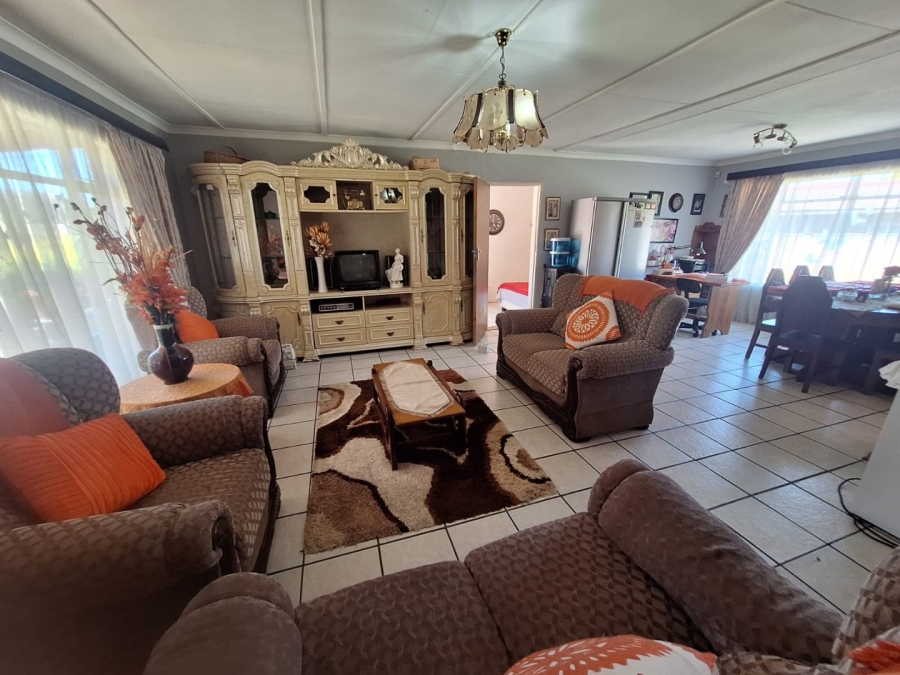 4 Bedroom Property for Sale in Pellissier Free State